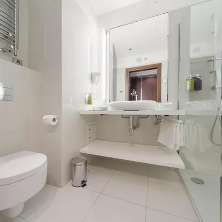 Qubus 4* Μπίντγκοστς