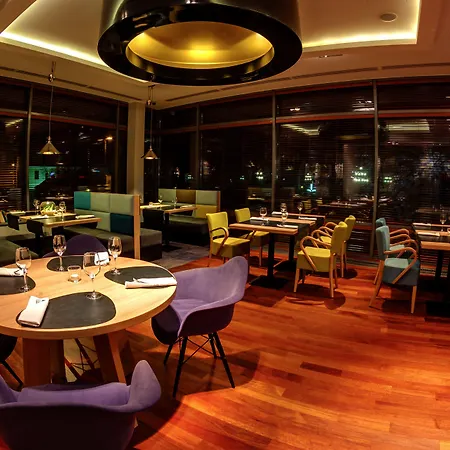 Qubus Hotel